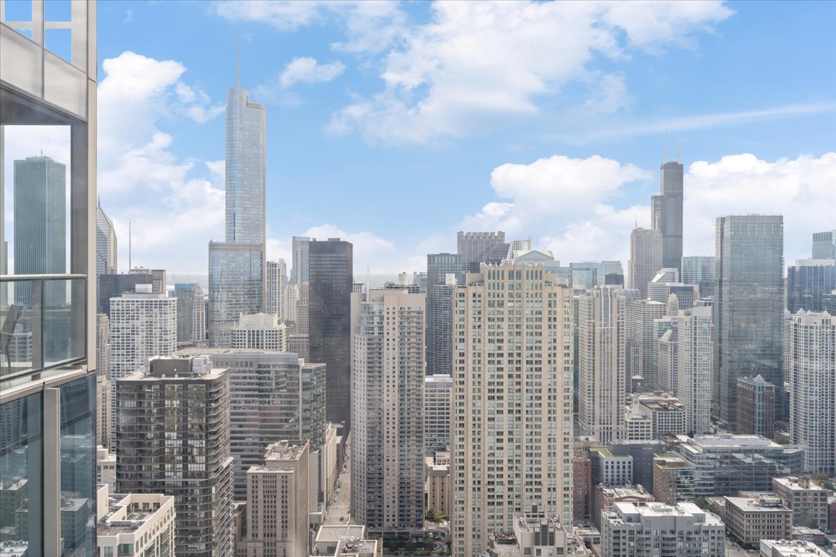 14 W Superior Street Unit: 5003