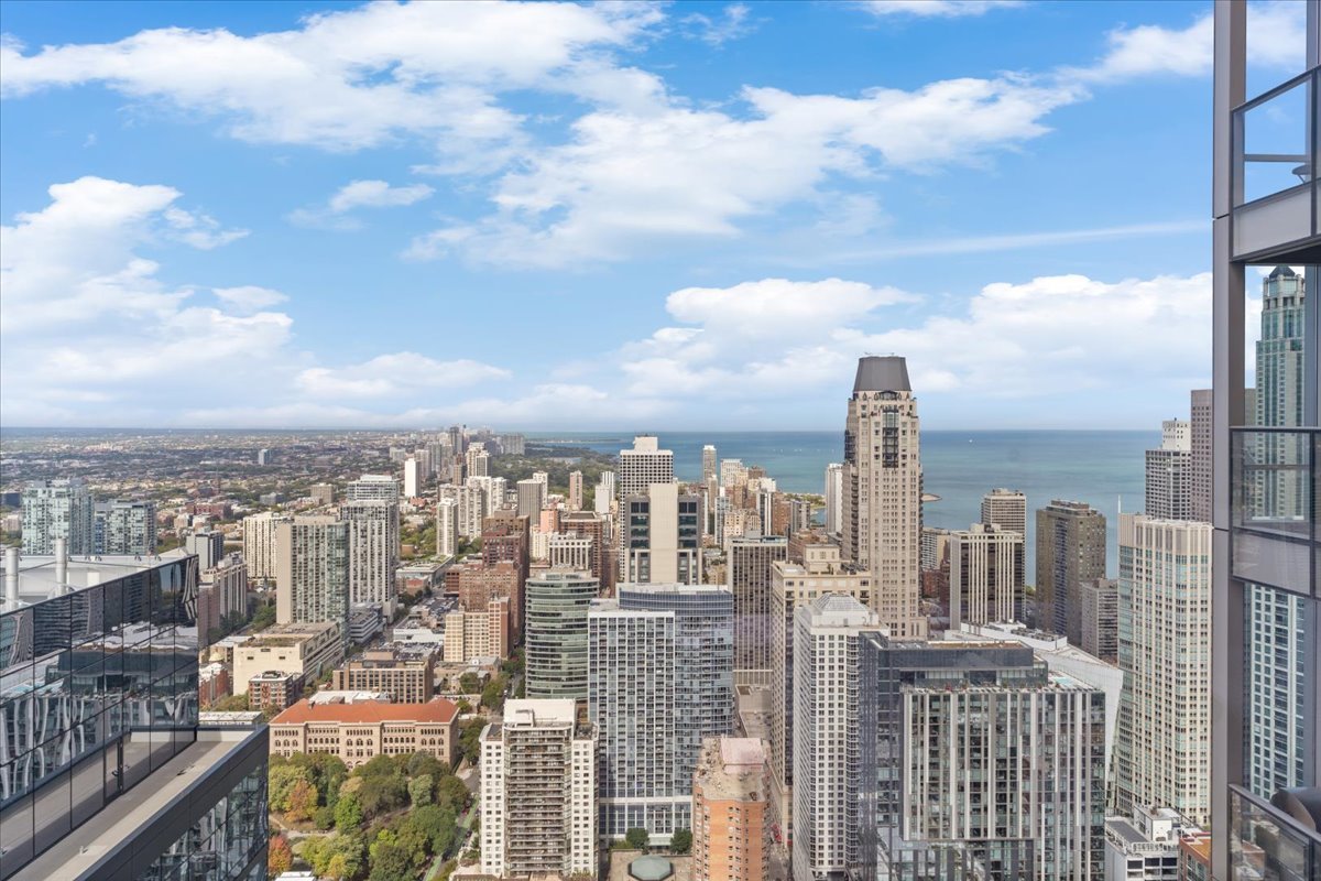 14 W Superior Street Unit: 5003