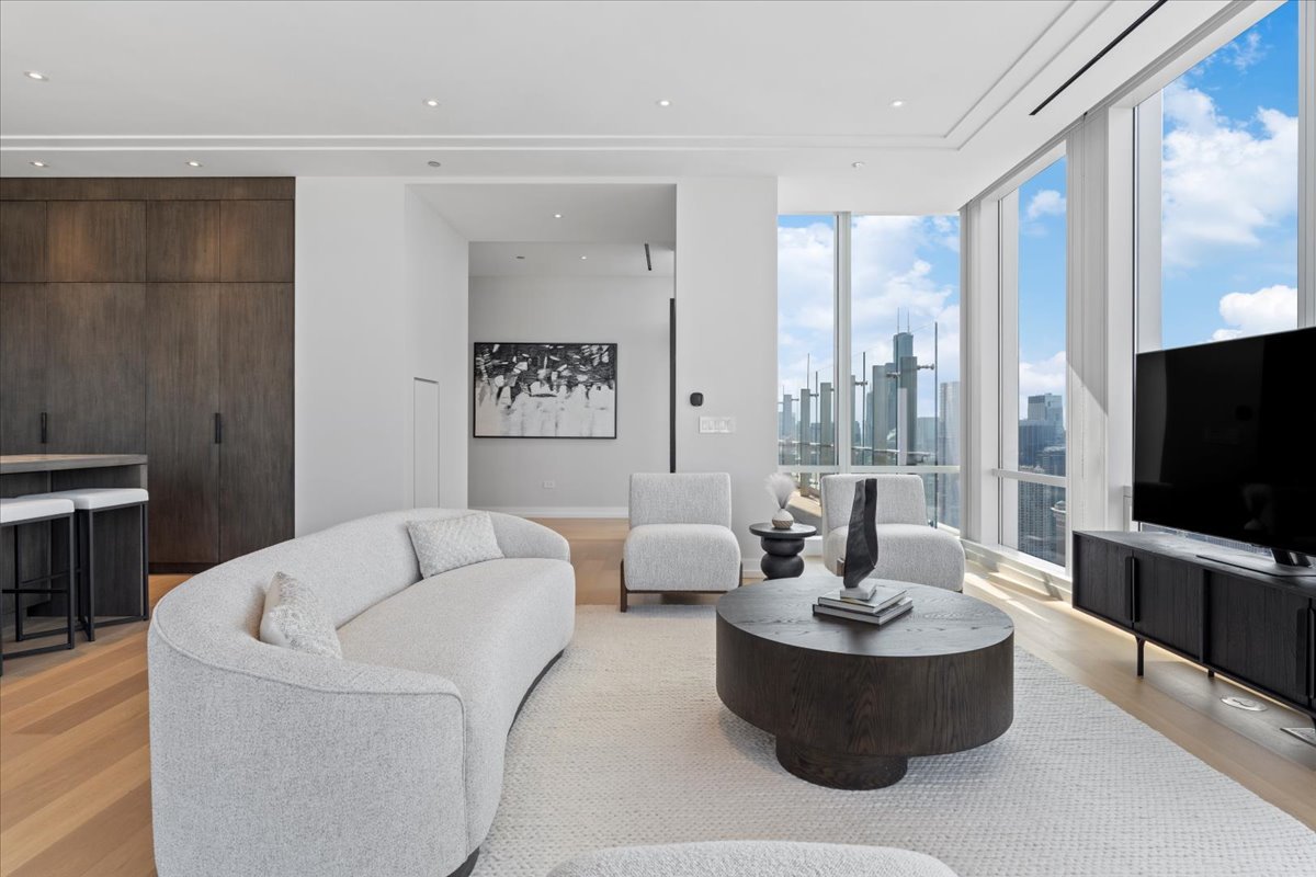 14 W Superior Street Unit: 5003