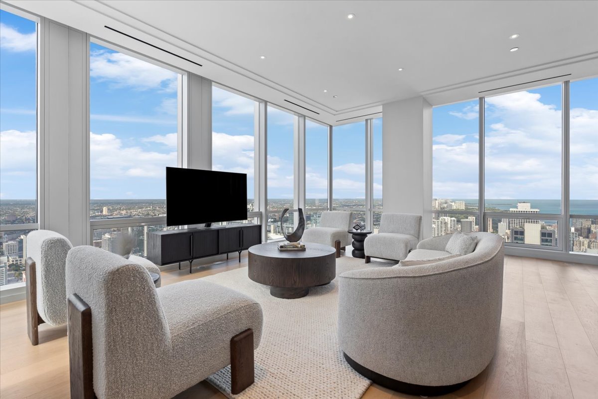 14 W Superior Street Unit: 5003