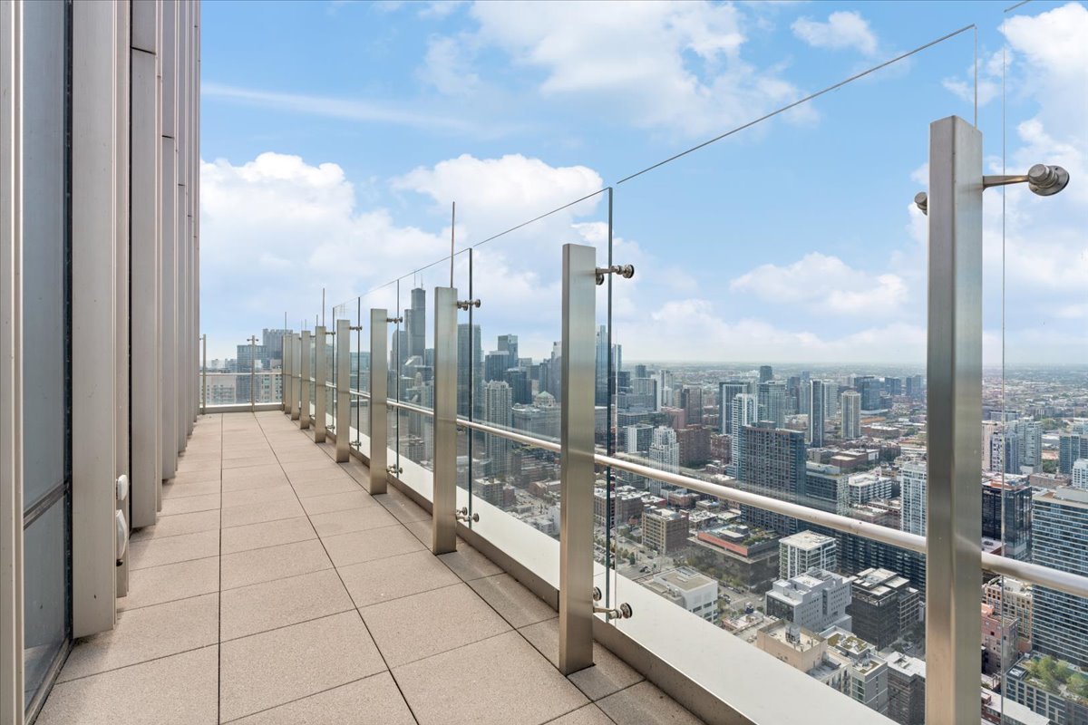 14 W Superior Street Unit: 5003