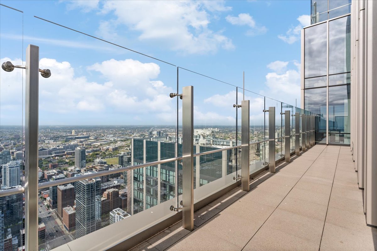 14 W Superior Street Unit: 5003