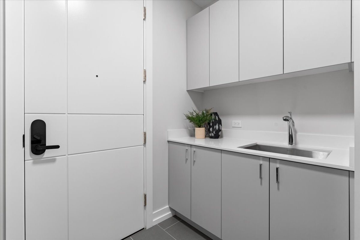 14 W Superior Street Unit: 5003