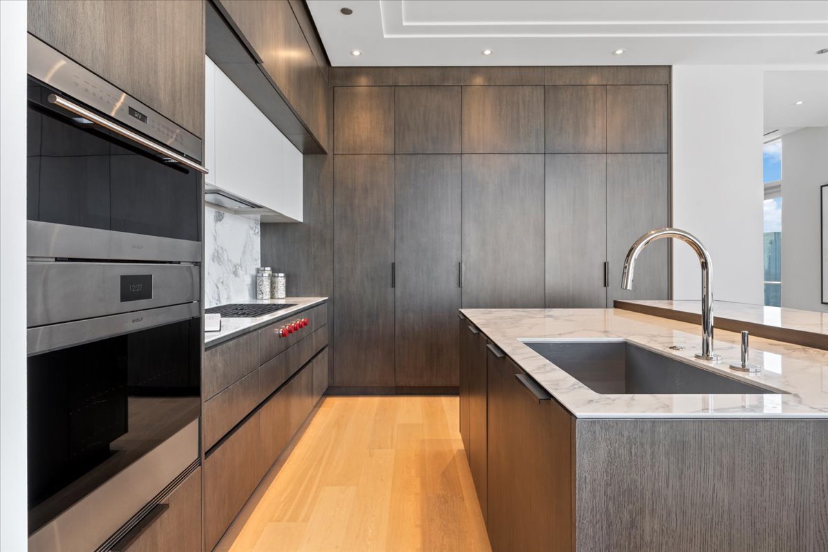 14 W Superior Street Unit: 5003