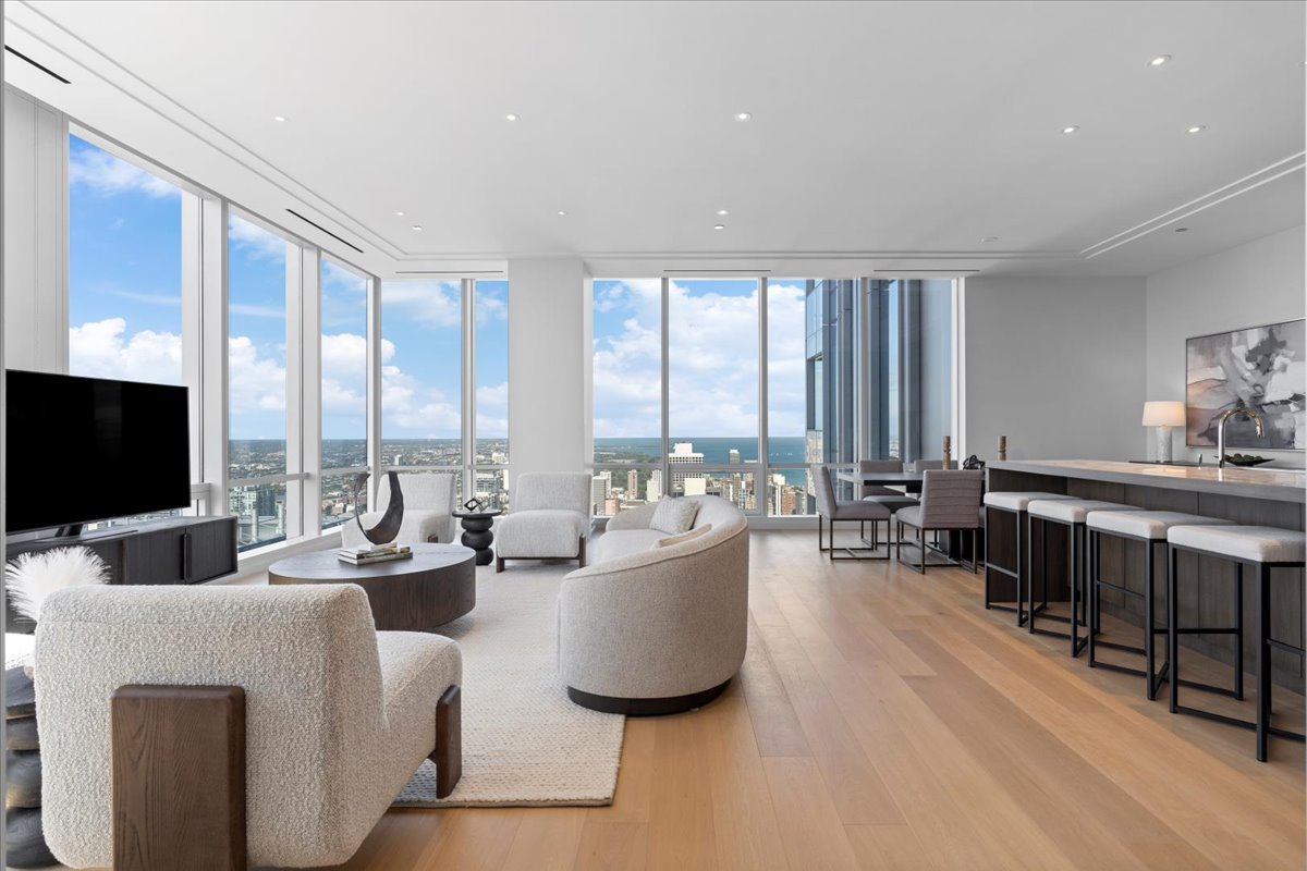 14 W Superior Street Unit: 5003