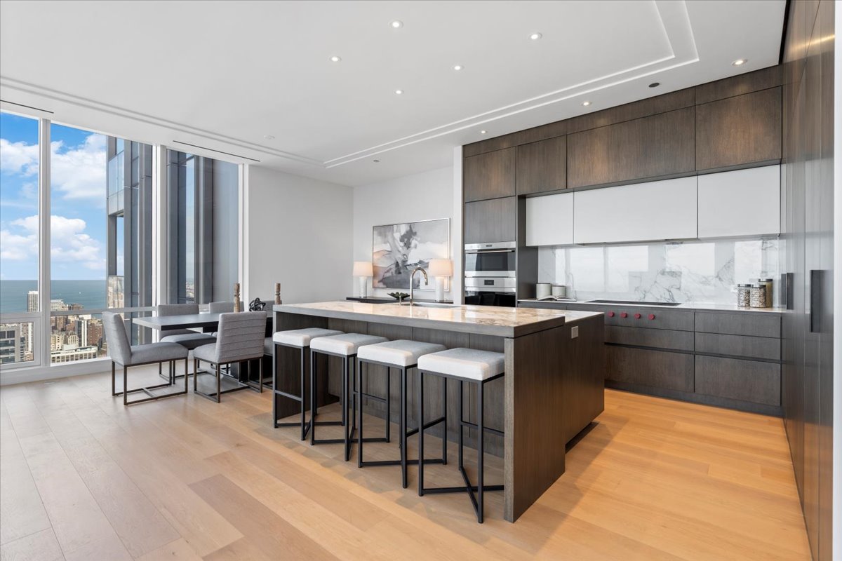 14 W Superior Street Unit: 5003
