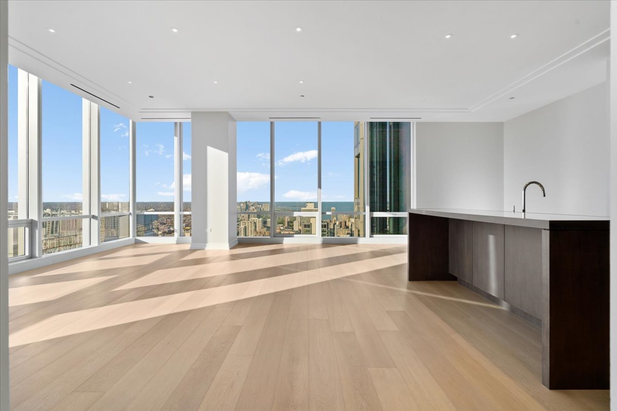 14 W Superior Street Unit: 4903