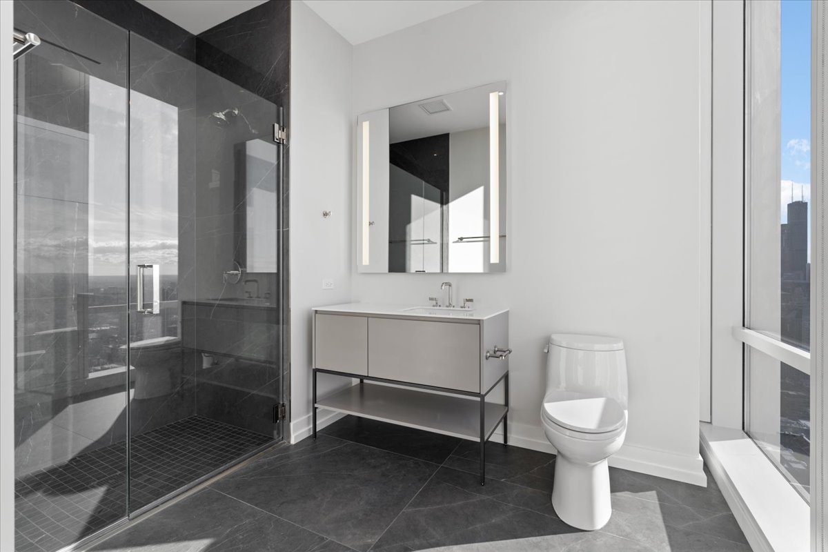 14 W Superior Street Unit: 4903