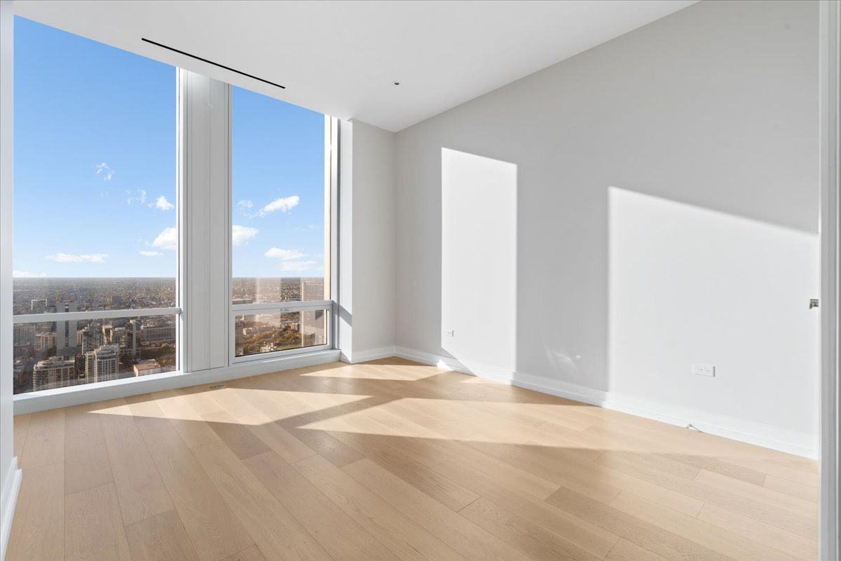 14 W Superior Street Unit: 4903