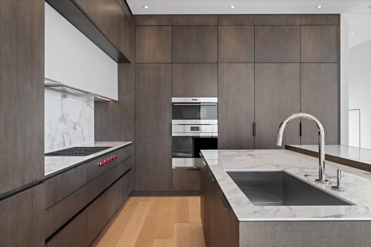 14 W Superior Street Unit: 4903