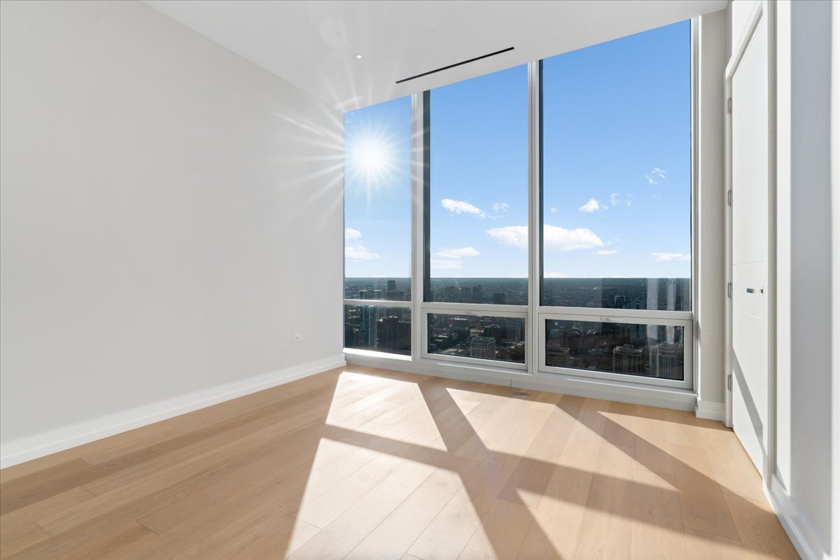 14 W Superior Street Unit: 4903