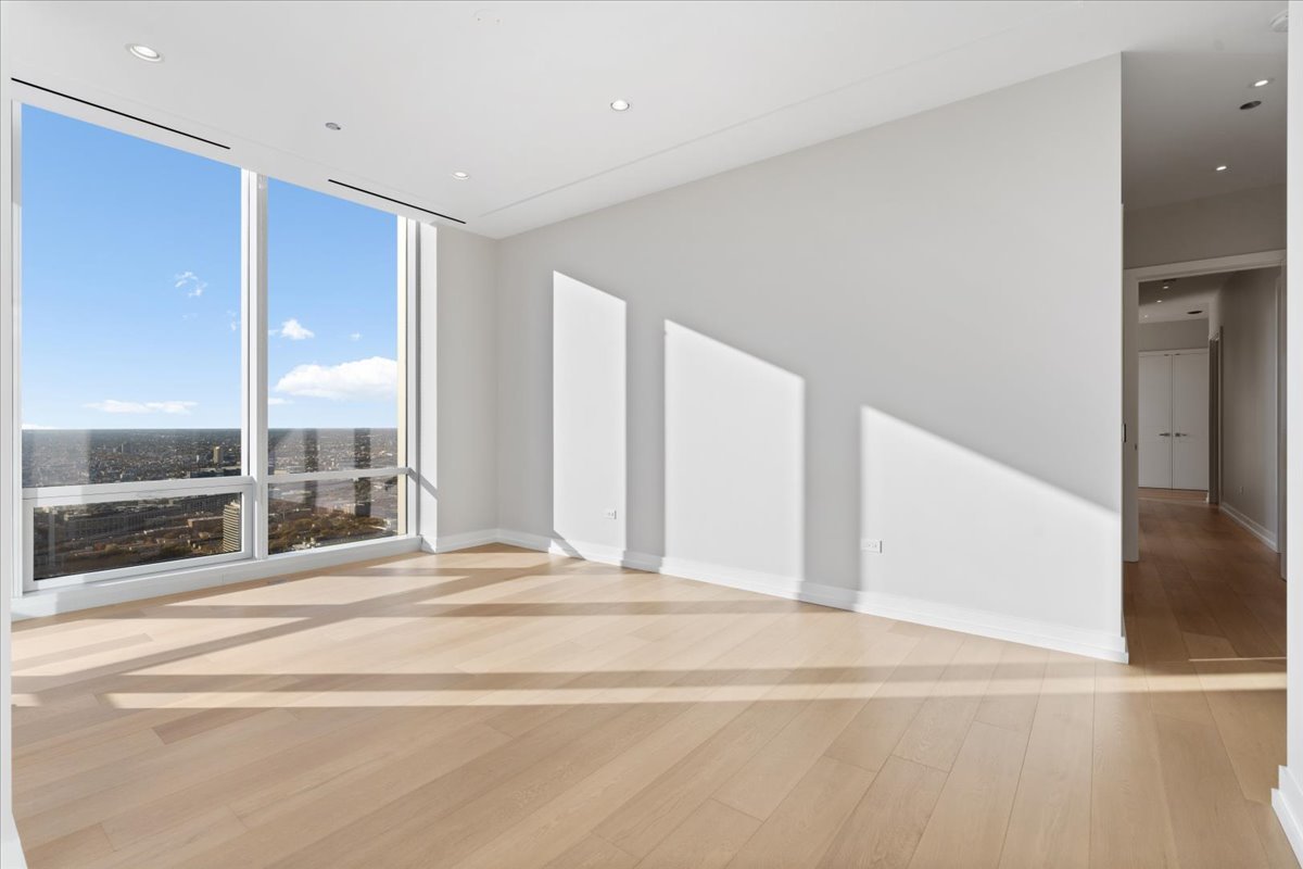 14 W Superior Street Unit: 4903