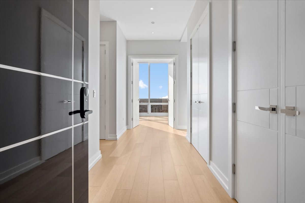 14 W Superior Street Unit: 4903