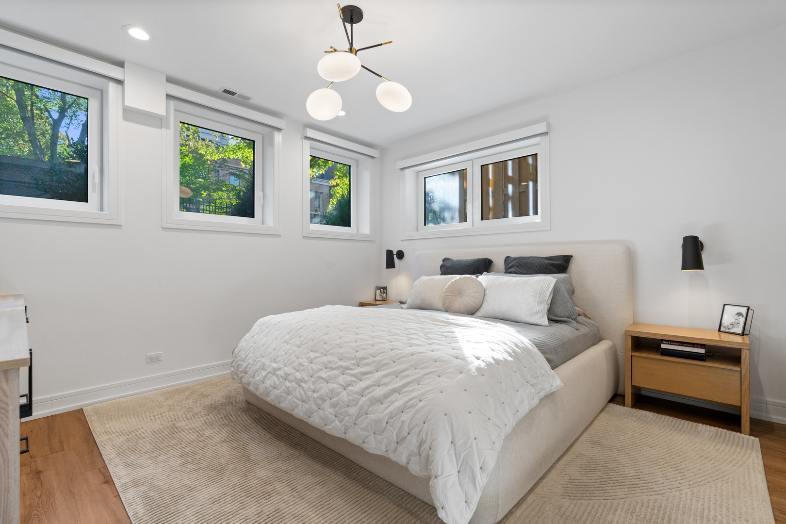 2640 N Bosworth Avenue Unit: 1S