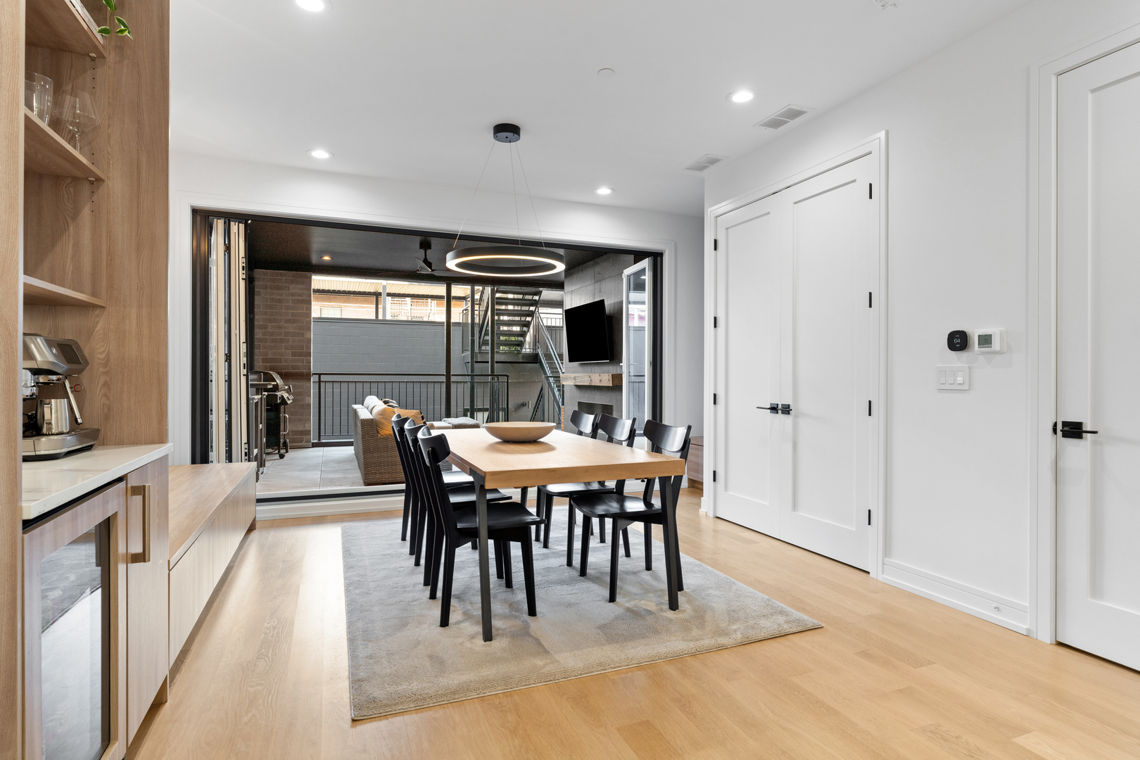 2640 N Bosworth Avenue Unit: 1S