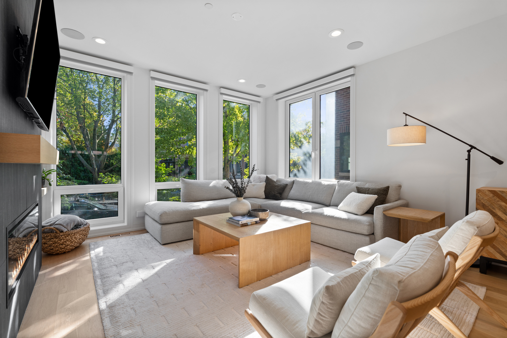 2640 N Bosworth Avenue Unit: 1S