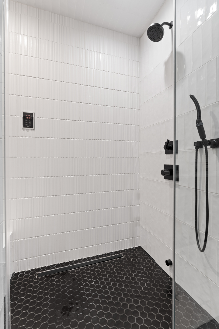 2640 N Bosworth Avenue Unit: 1S