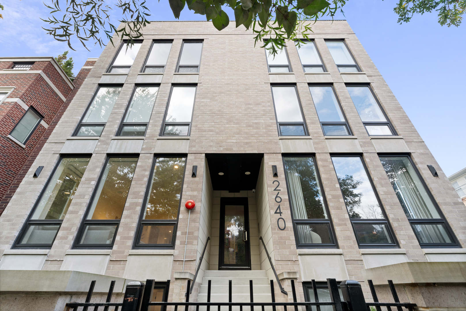 2640 N Bosworth Avenue Unit: 1S