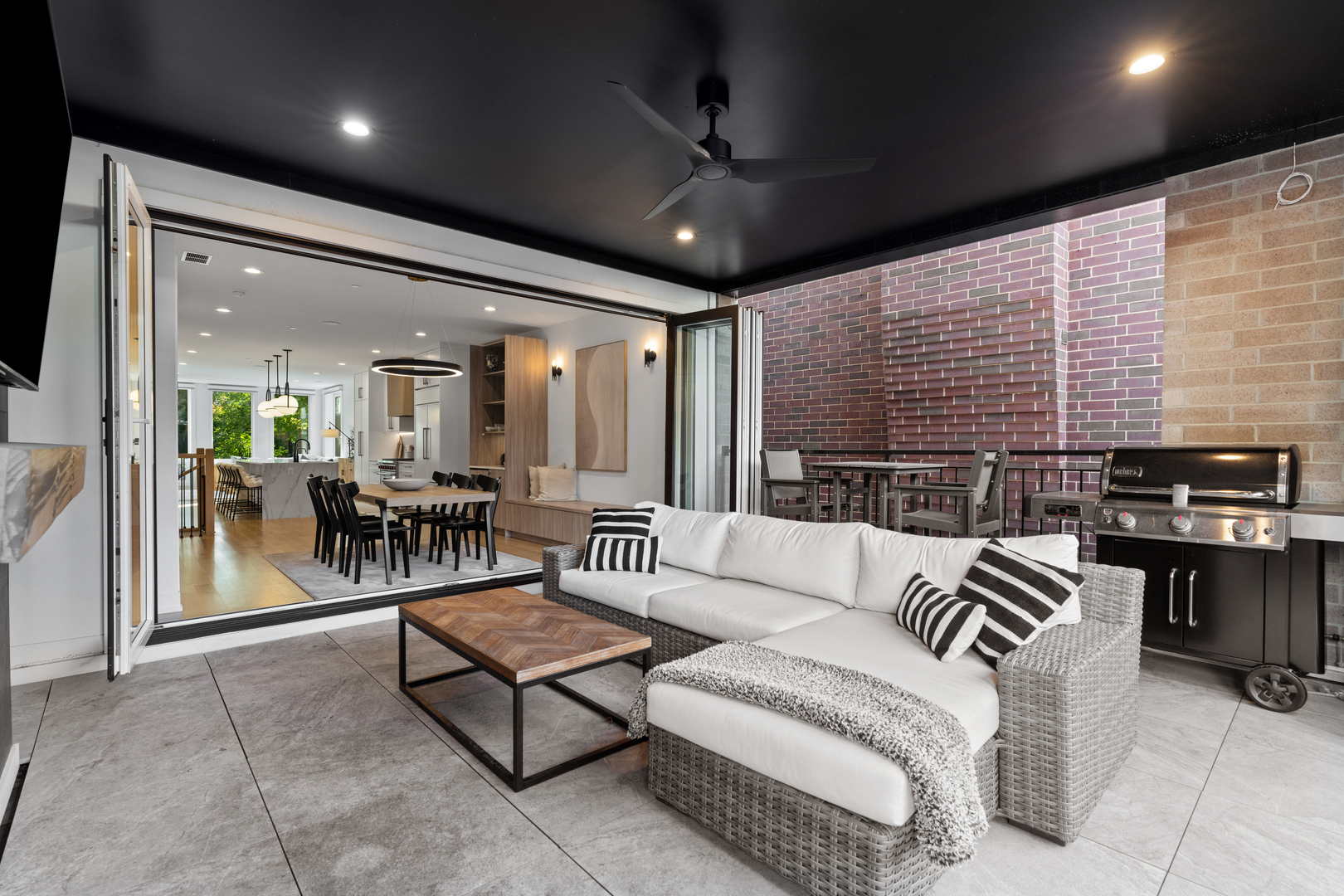 2640 N Bosworth Avenue Unit: 1S