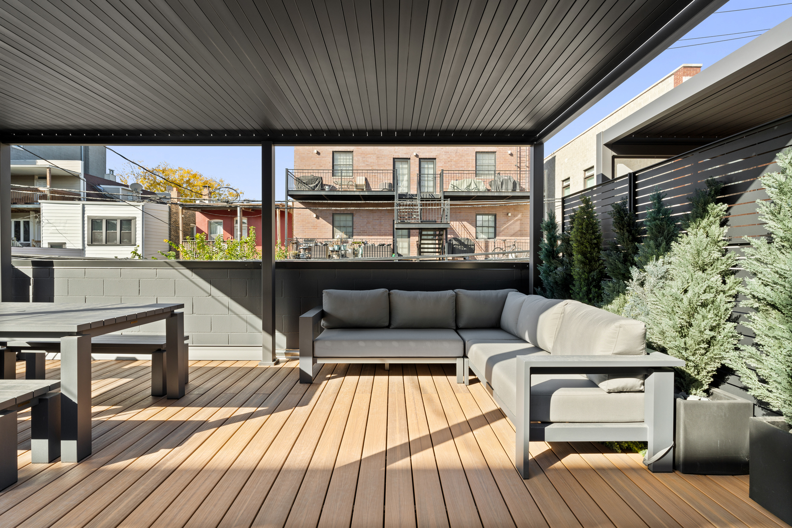 2640 N Bosworth Avenue Unit: 1S