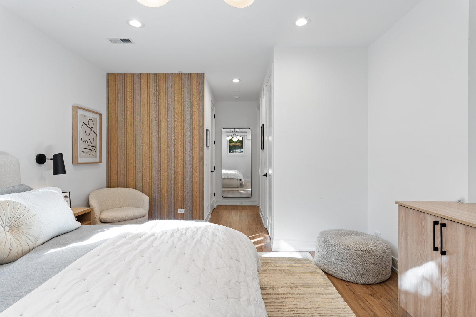 2640 N Bosworth Avenue Unit: 1S