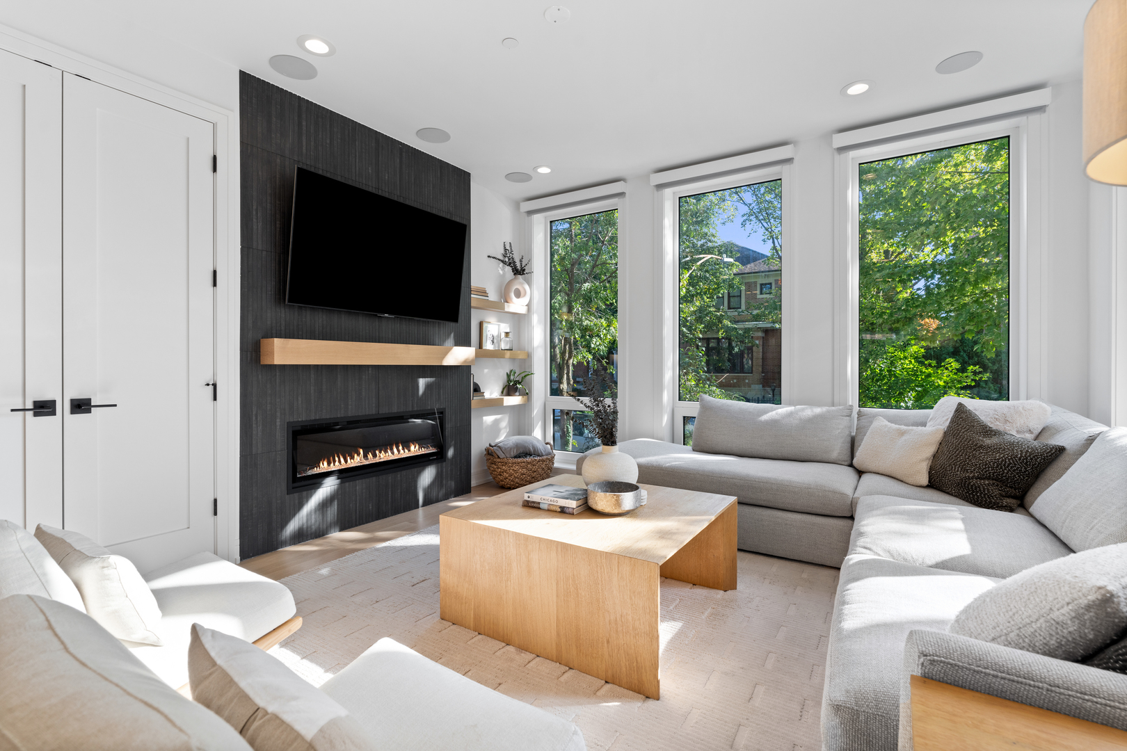 2640 N Bosworth Avenue Unit: 1S
