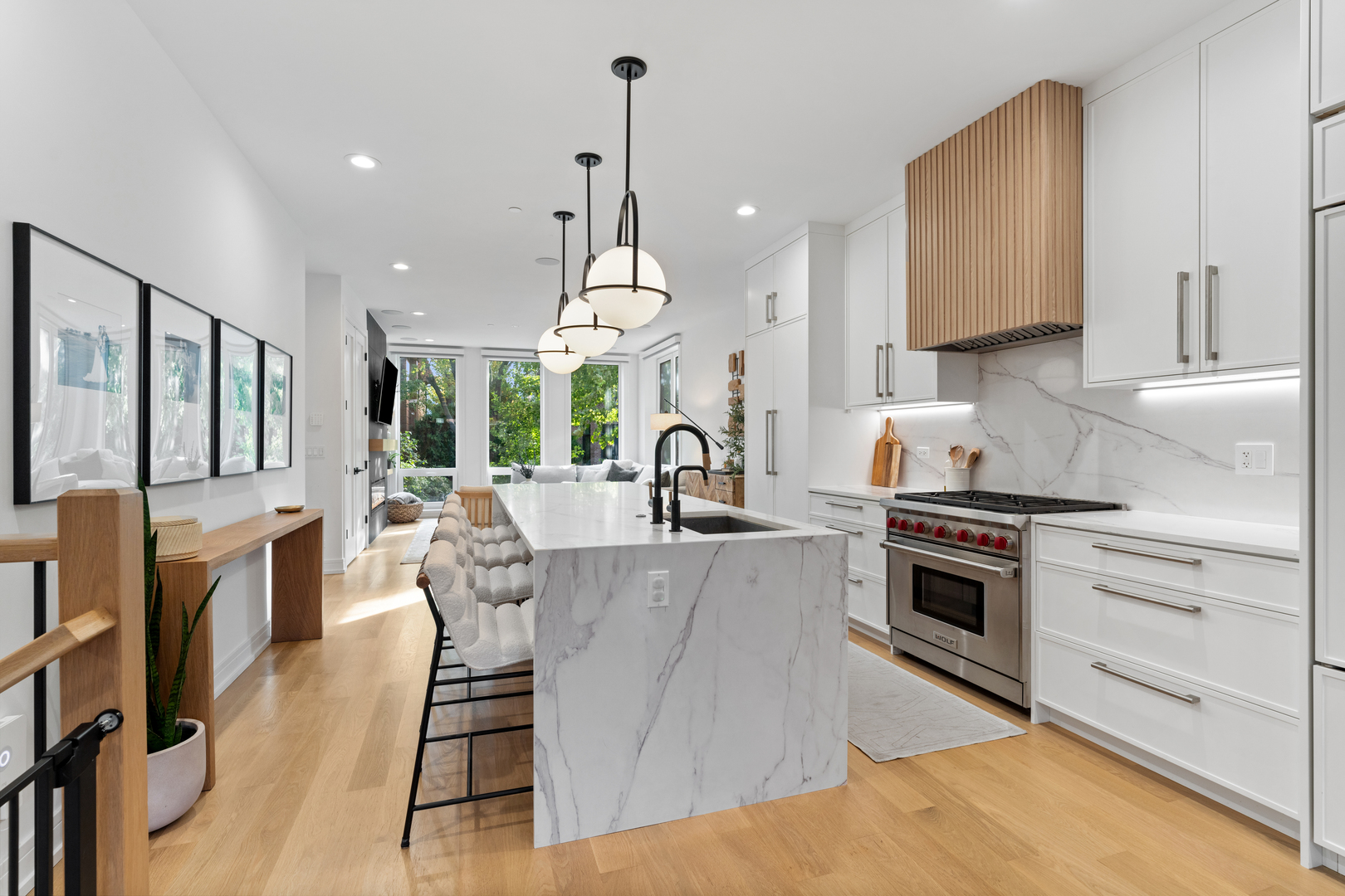 2640 N Bosworth Avenue Unit: 1S