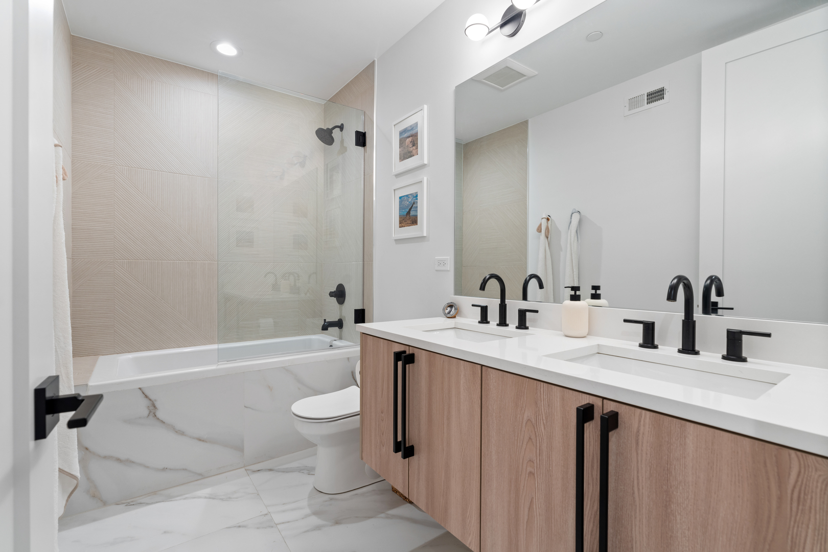 2640 N Bosworth Avenue Unit: 1S