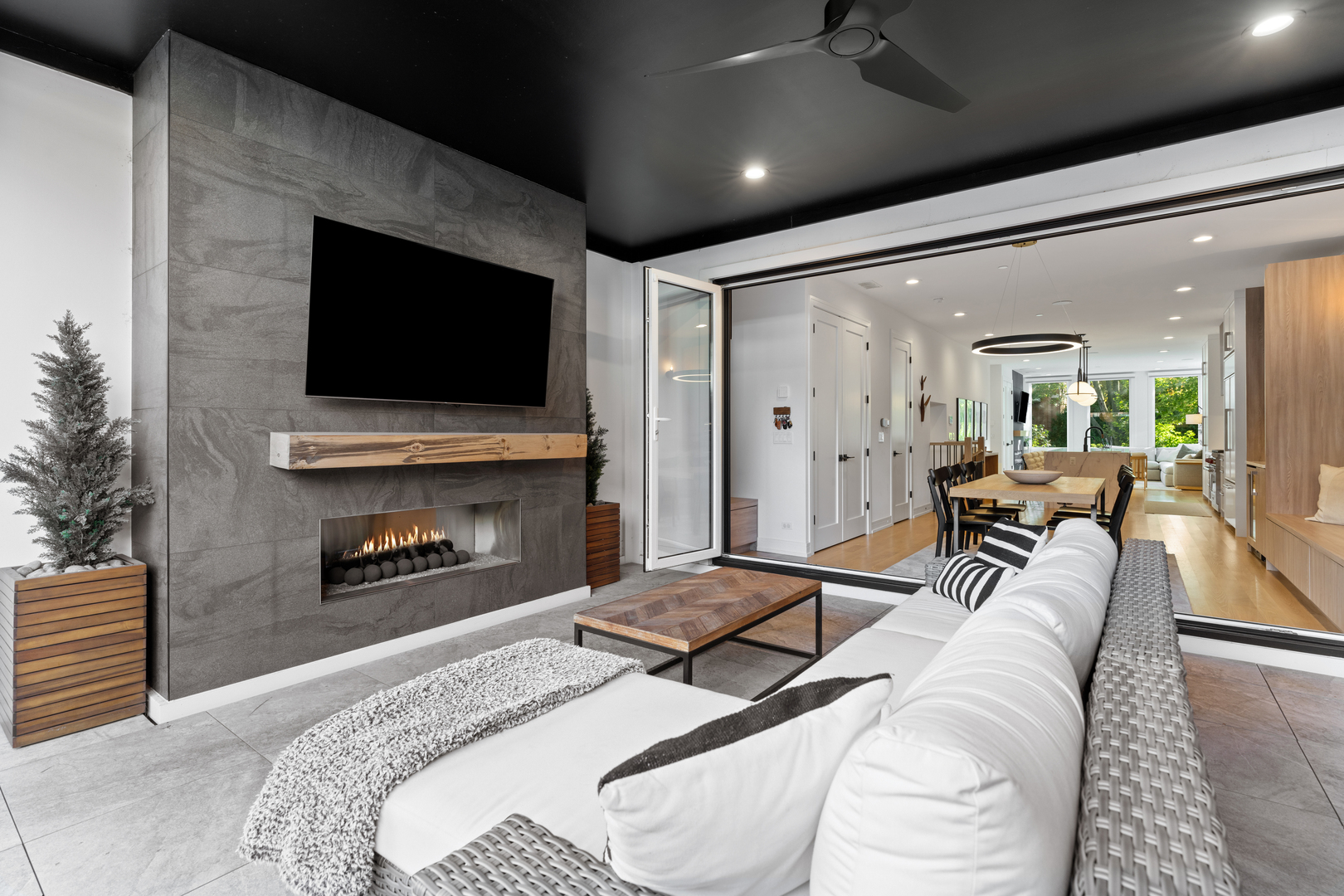 2640 N Bosworth Avenue Unit: 1S