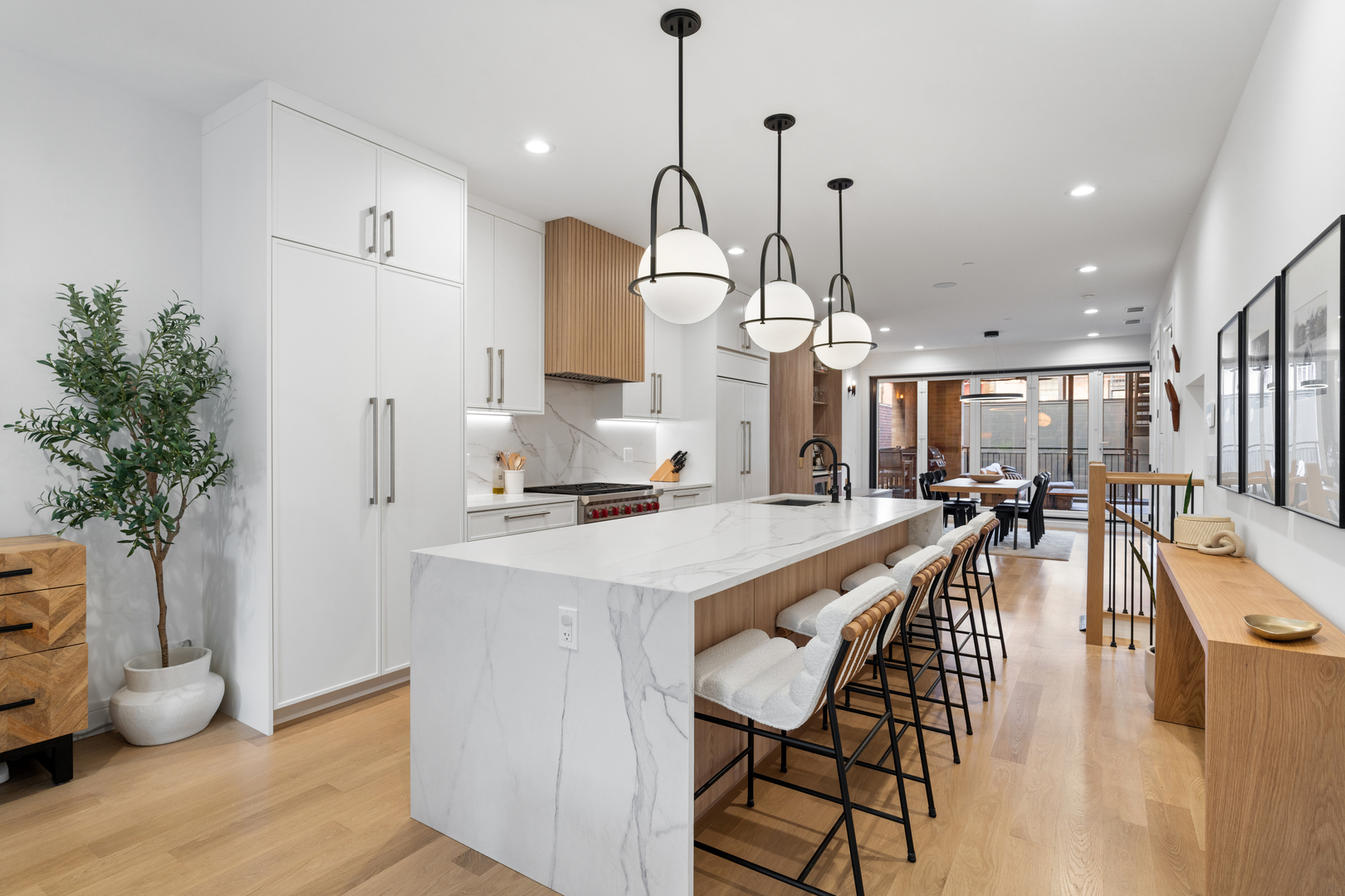 2640 N Bosworth Avenue Unit: 1S