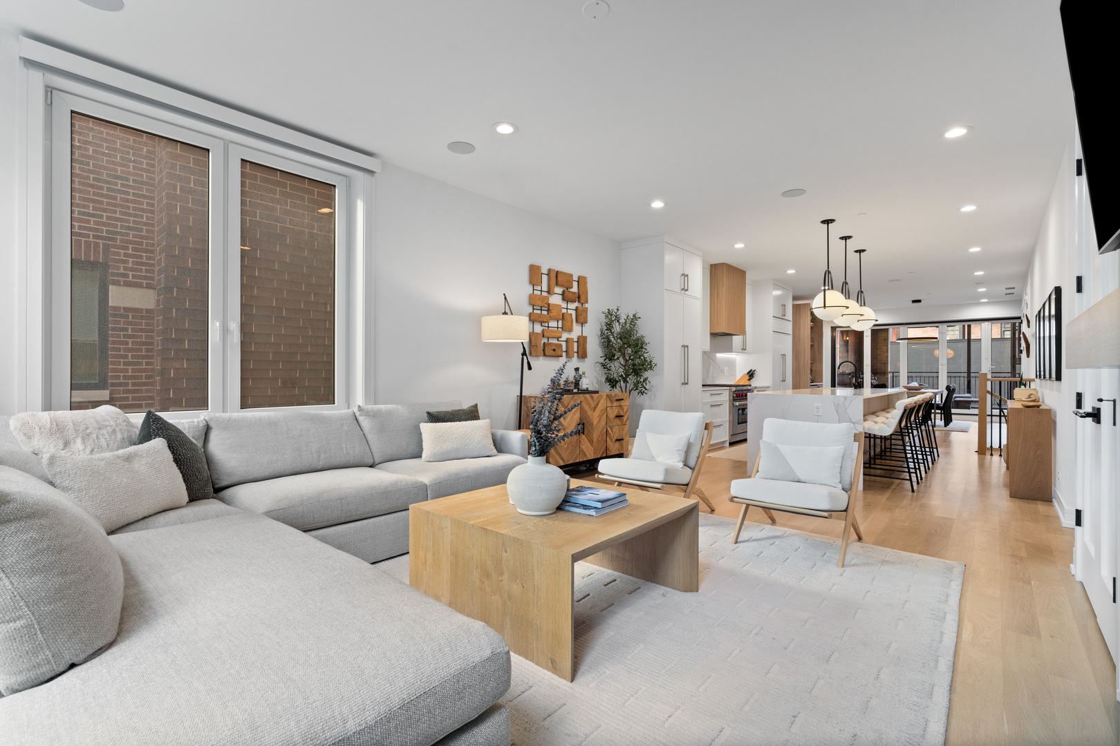 2640 N Bosworth Avenue Unit: 1S