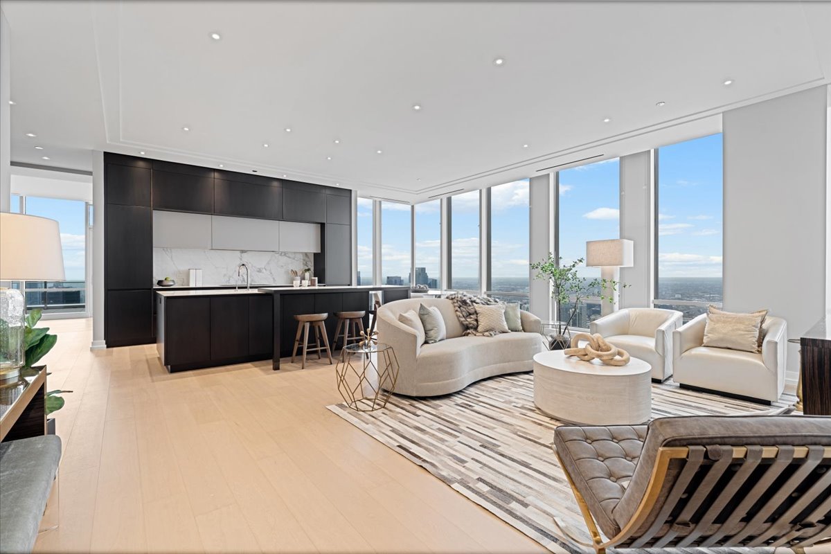 14 W Superior Street Unit: 6502