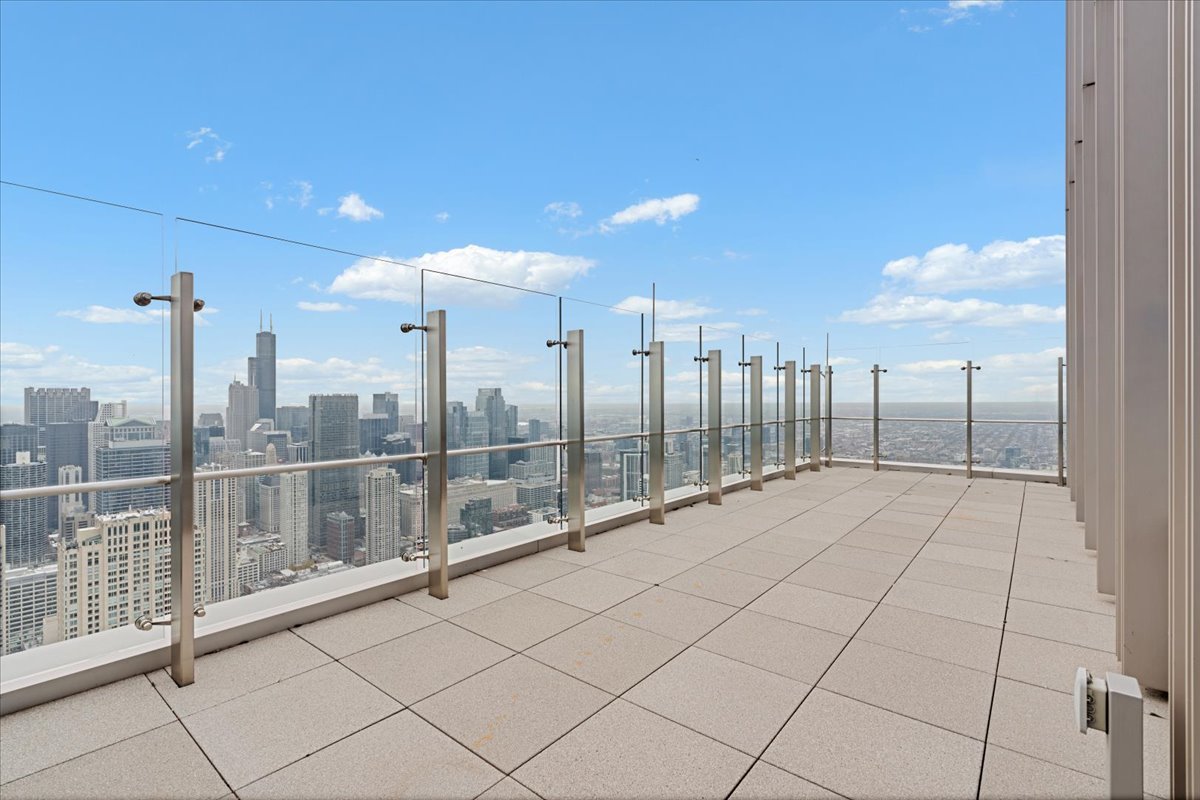 14 W Superior Street Unit: 6502
