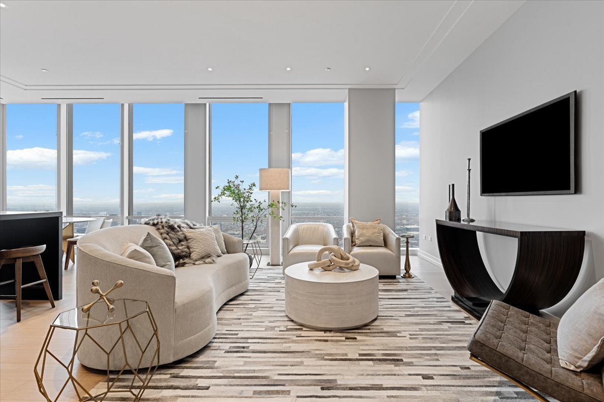 14 W Superior Street Unit: 6502