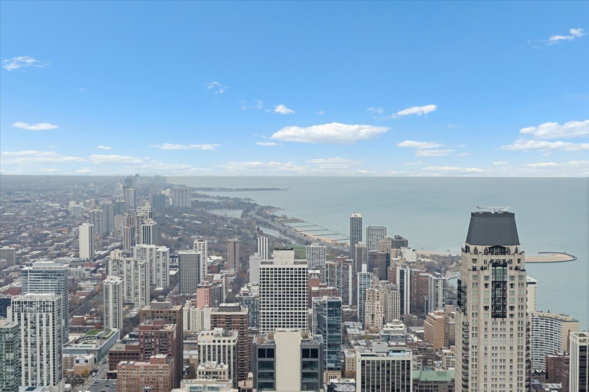 14 W Superior Street Unit: 6502