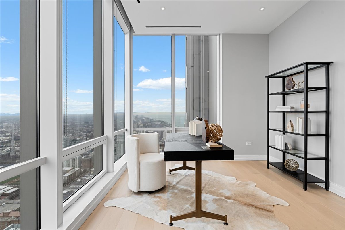 14 W Superior Street Unit: 6502