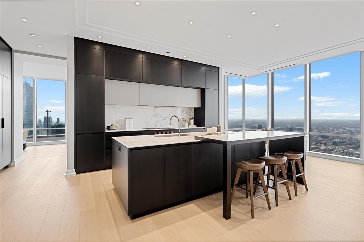 14 W Superior Street Unit: 6502