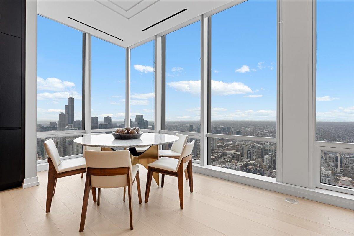14 W Superior Street Unit: 6502