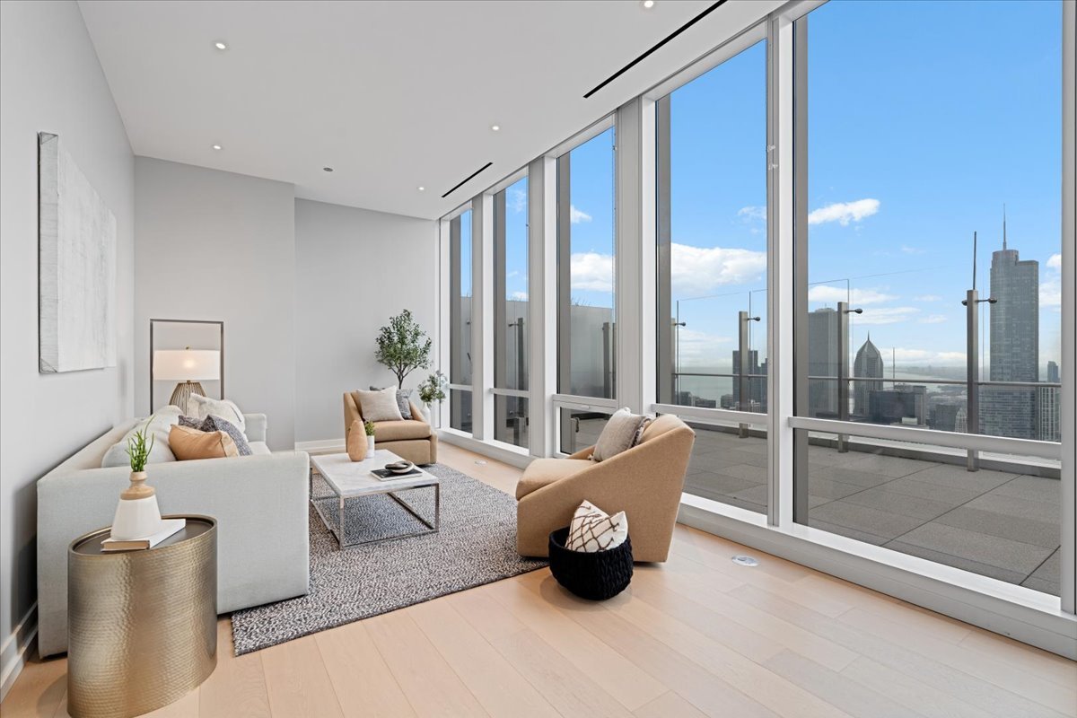 14 W Superior Street Unit: 6502