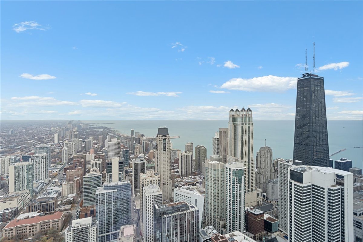 14 W Superior Street Unit: 6502