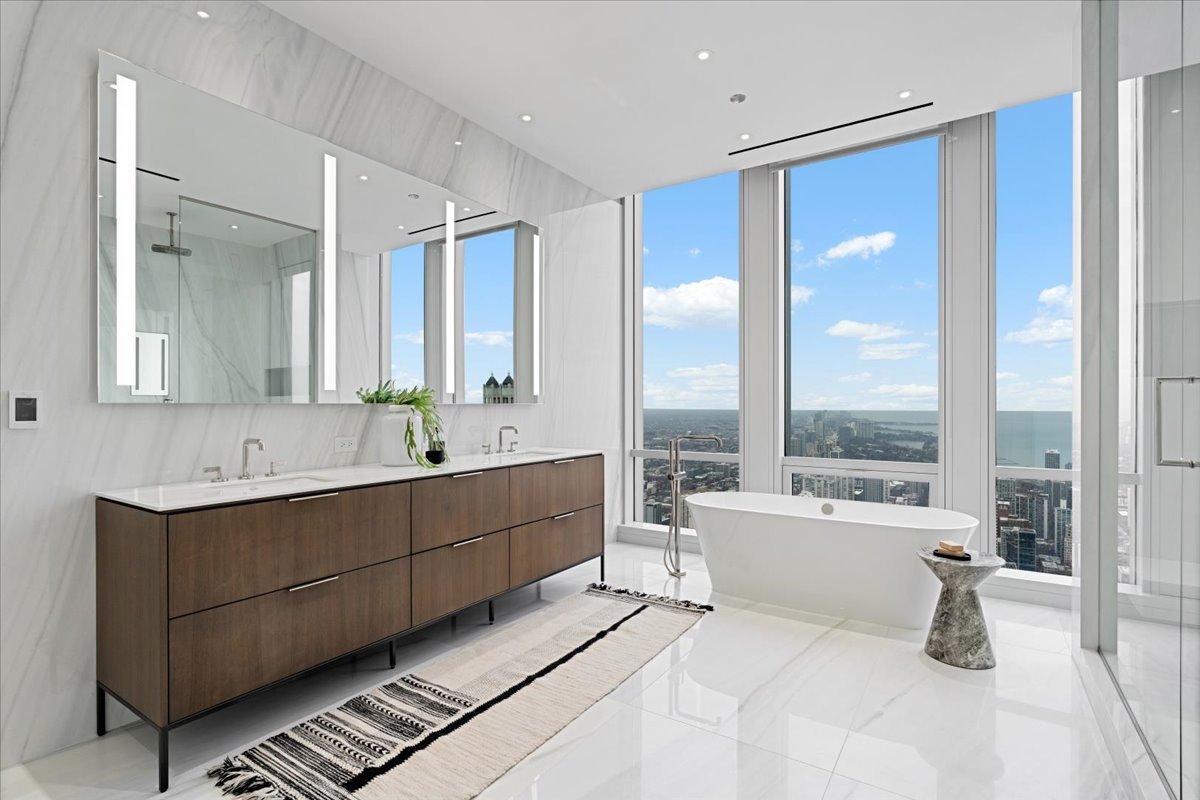 14 W Superior Street Unit: 6502