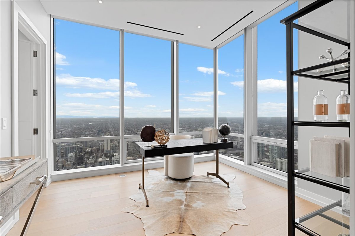 14 W Superior Street Unit: 6502