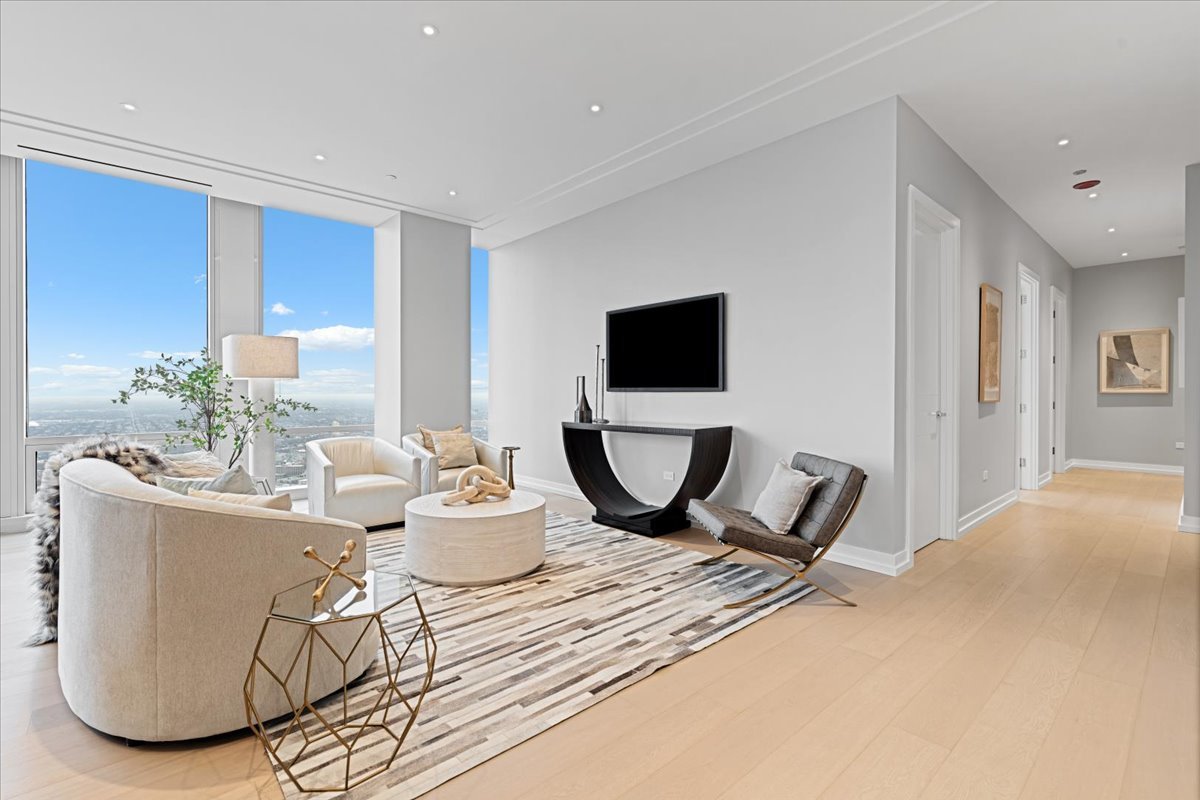 14 W Superior Street Unit: 6502