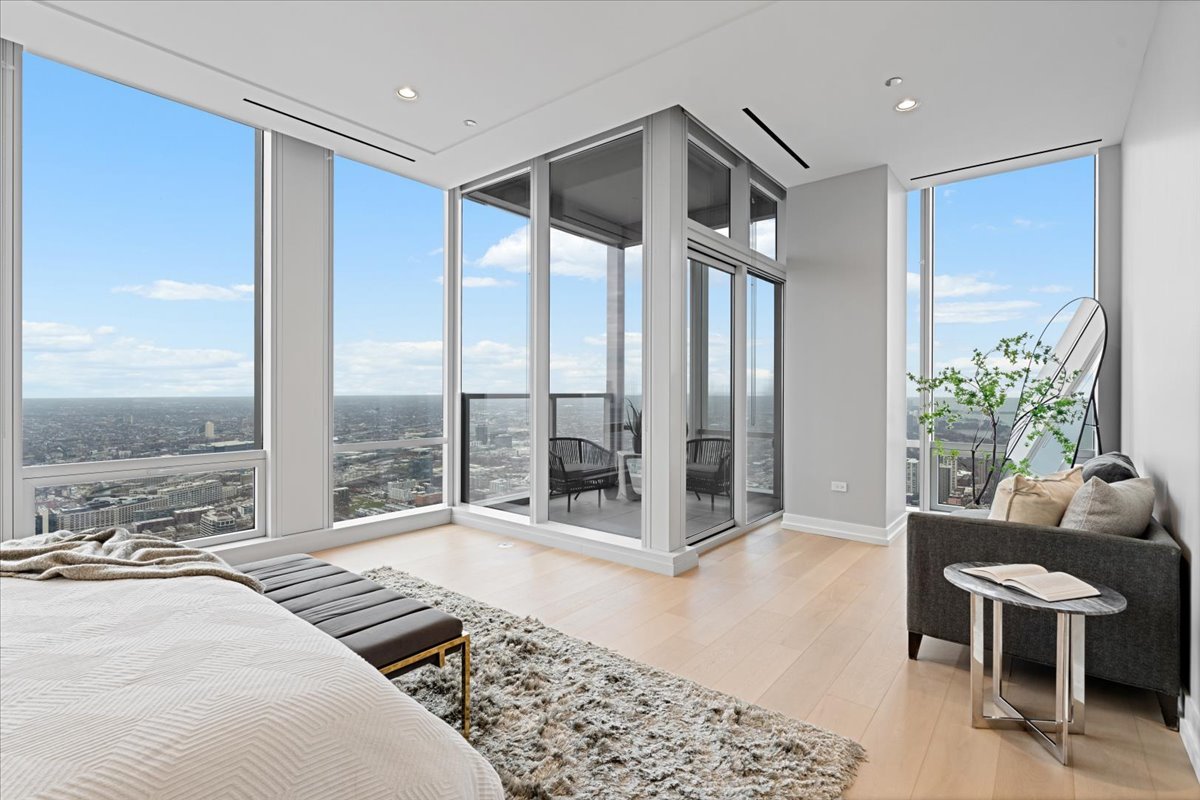14 W Superior Street Unit: 6502