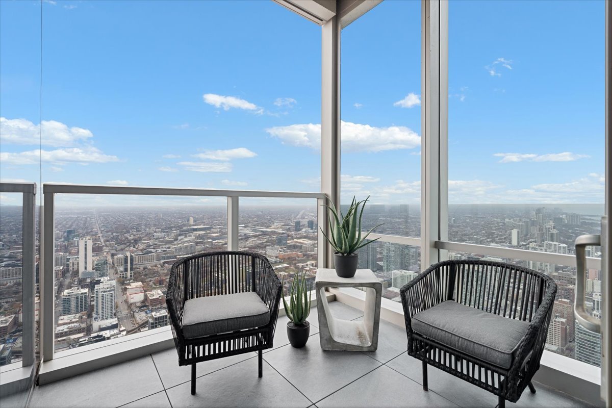 14 W Superior Street Unit: 6502