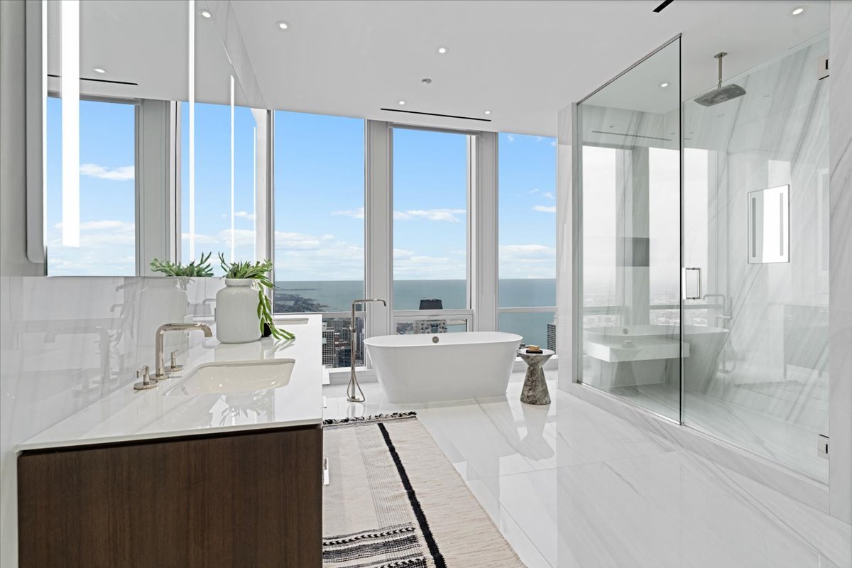 14 W Superior Street Unit: 6502