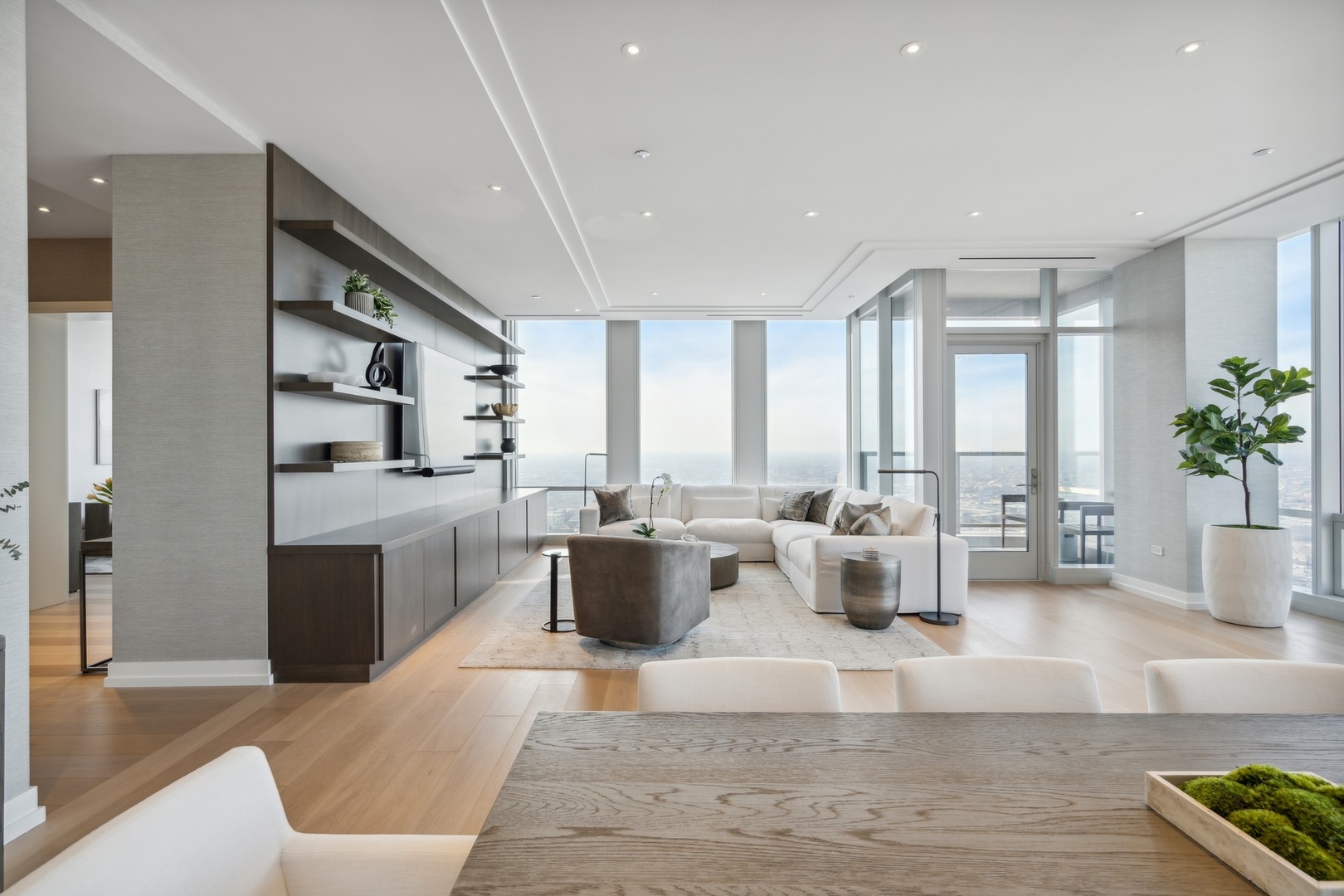 14 W Superior Street Unit: 6002
