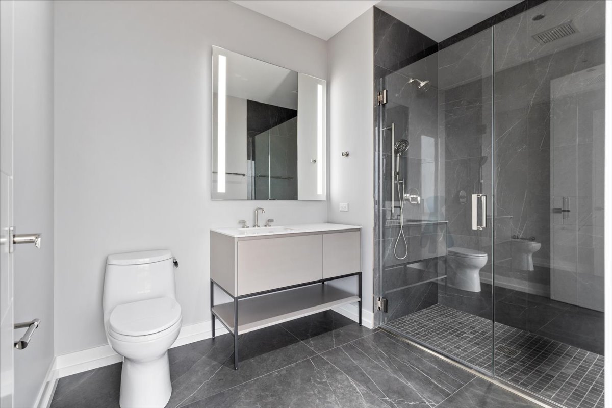 14 W Superior Street Unit: 6002