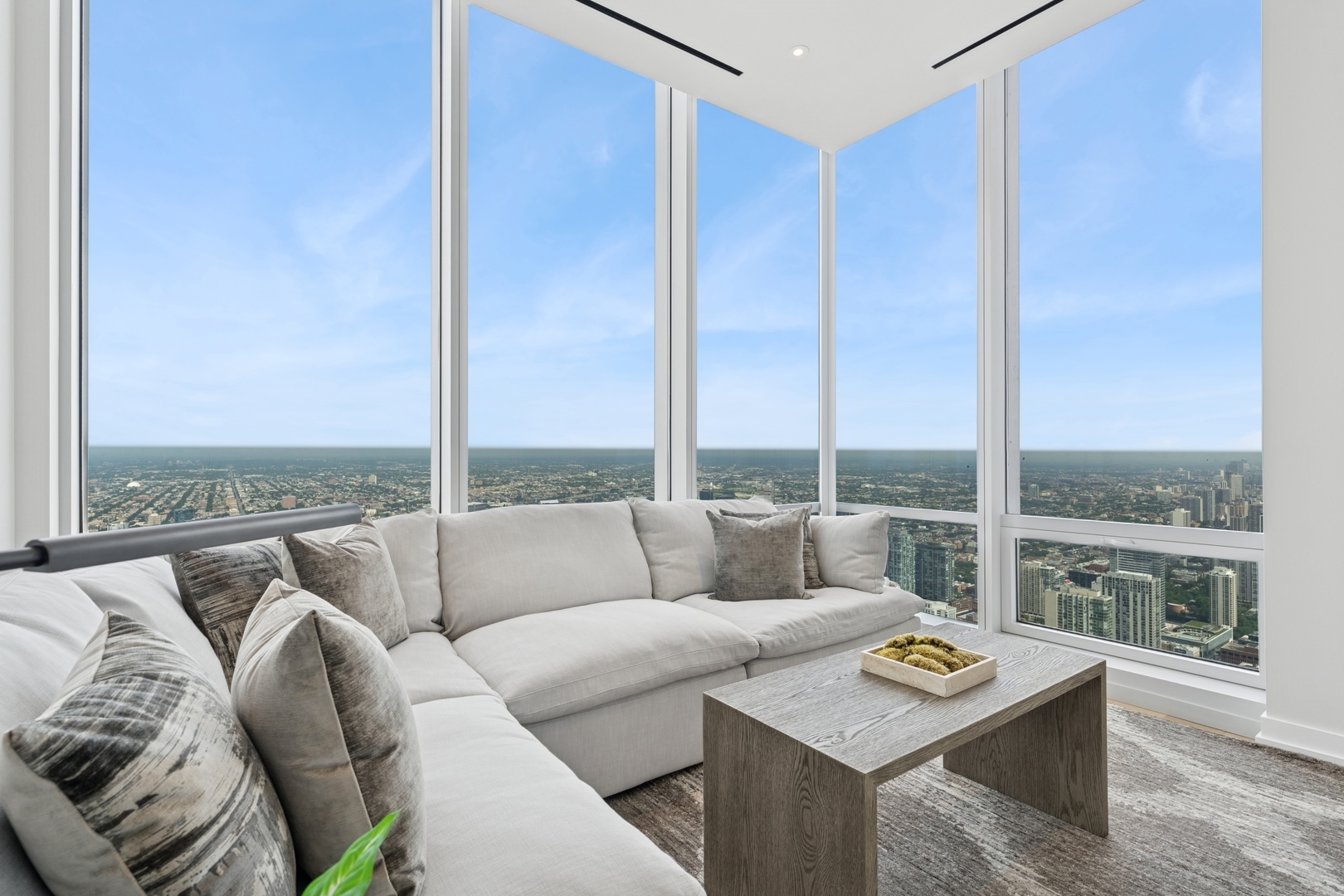 14 W Superior Street Unit: 6002