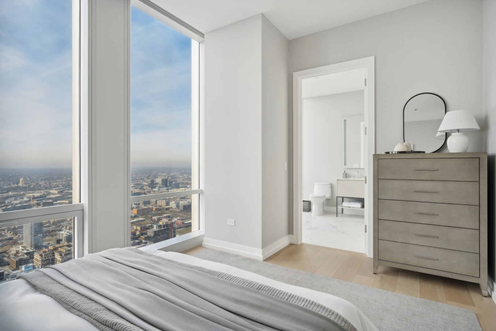 14 W Superior Street Unit: 6002